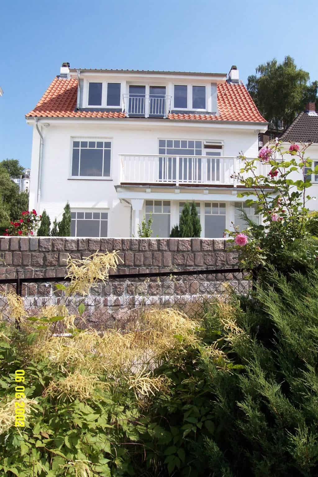 Elbblick pur! Einzigartiges Kapitänshaus in erster Reihe in Blankenese